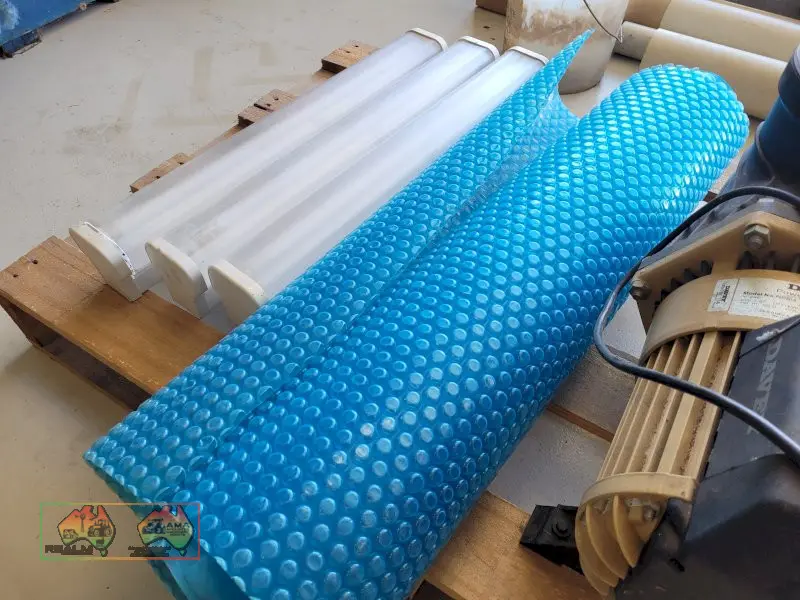 3x Fluro Lights & Bubble Wrap - photo 2