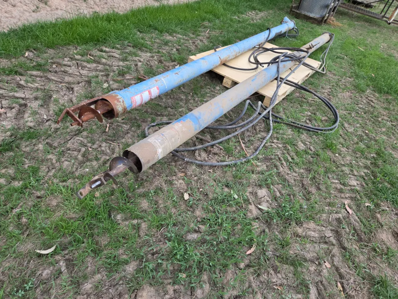 Used - Blue Grainline Auger - photo 4