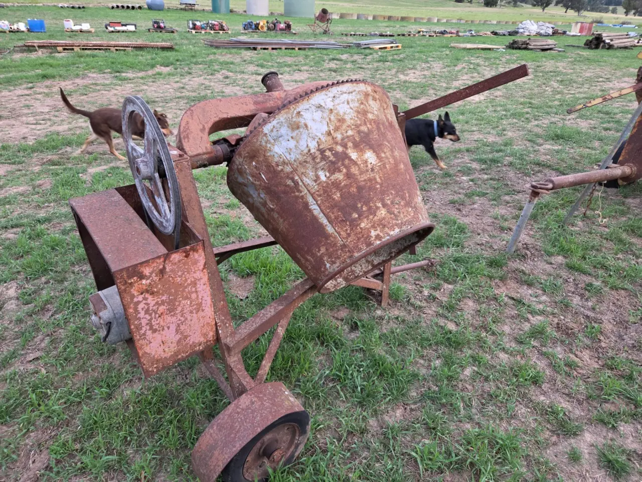 Used - 240v Electric Cement Mixer - photo 1