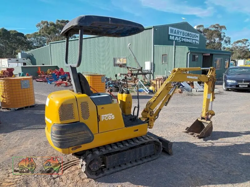 Komatsu PC05-7E Excavator - photo 2
