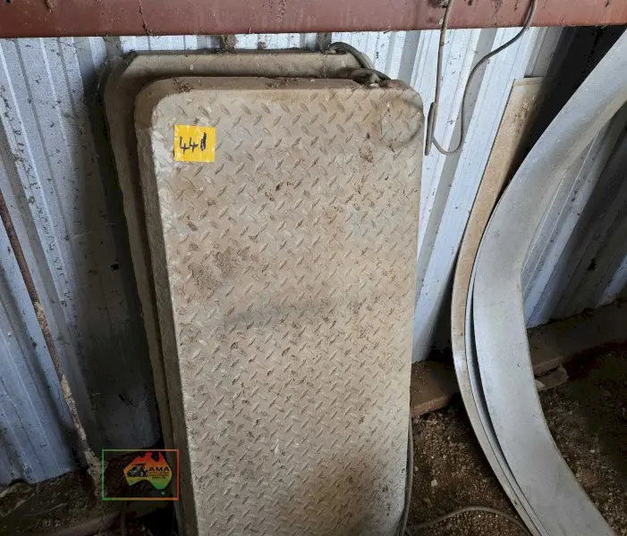 3x Electric Pig Farrowing Blankets/Slabs - photo 5