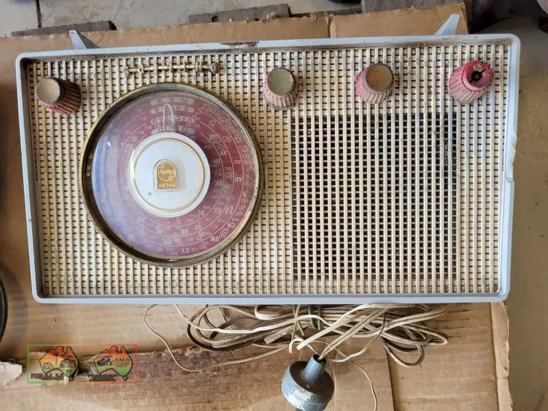 Collectors Phillips Radio (Good working cond.) - photo 1
