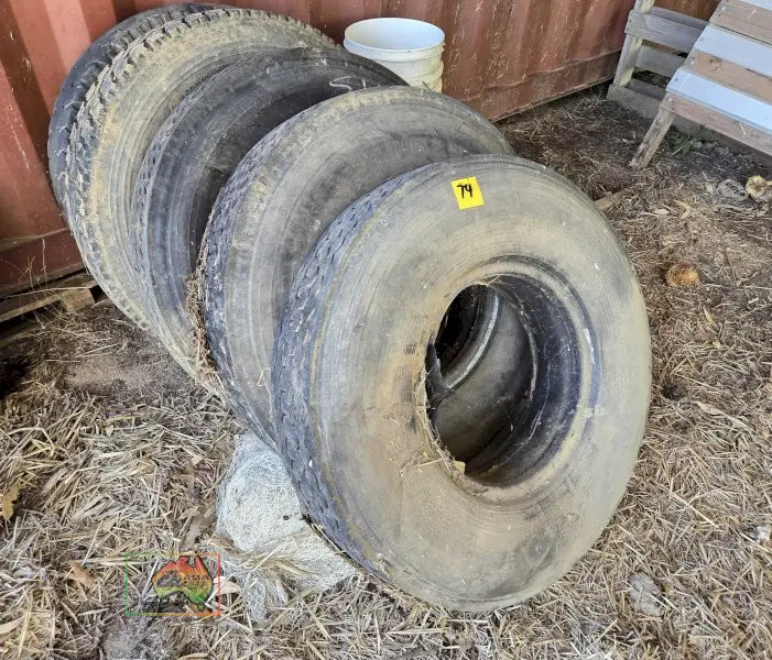 5x Truck Tyres with Tubes 8.25R16 - photo 1