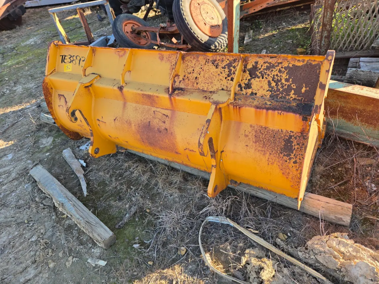 Quick-hitch 1.8m Gravel Bucket - photo 3