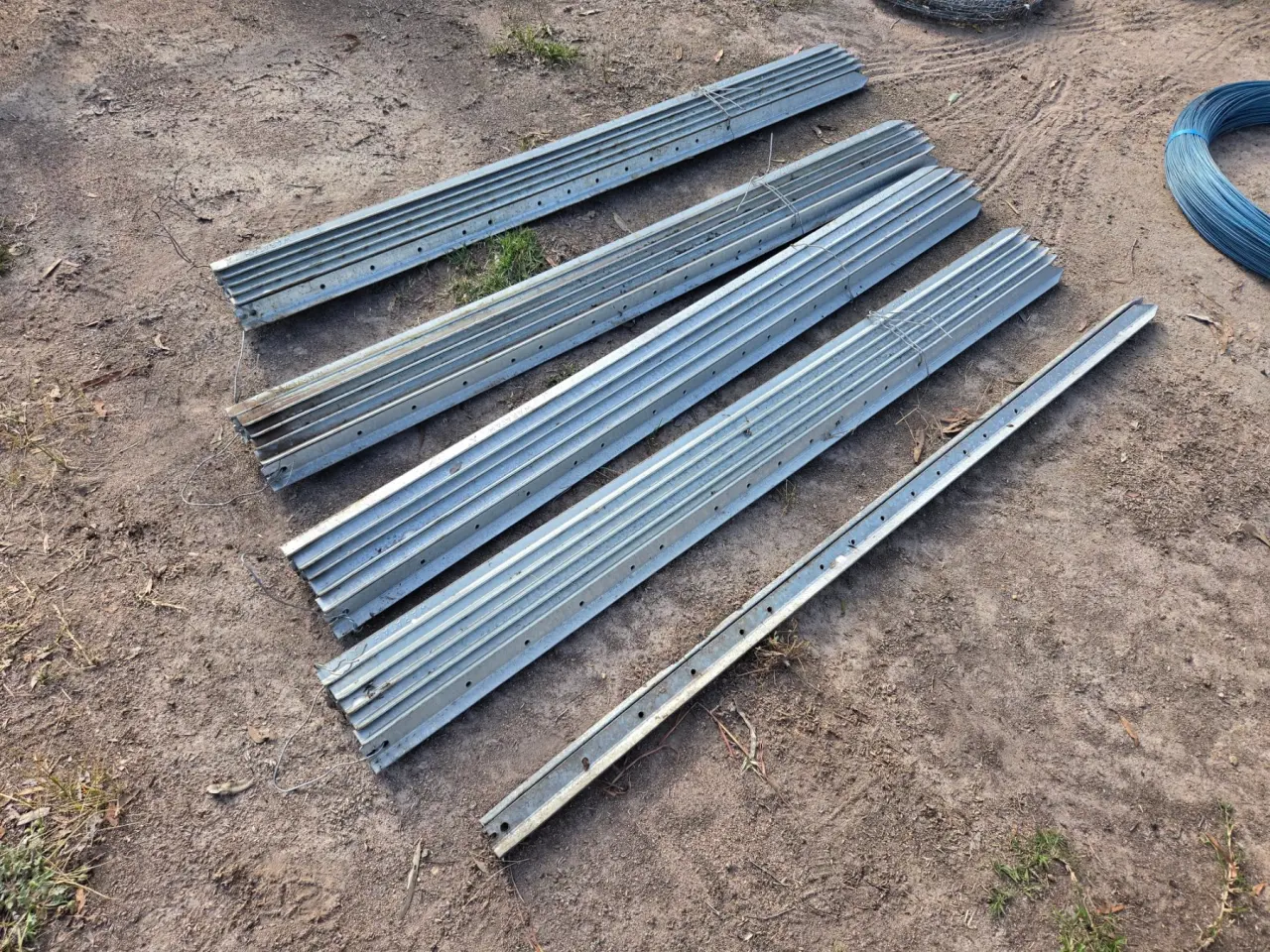 New - 42x 1650mm Waratah Galv. Fence Posts. - photo 1