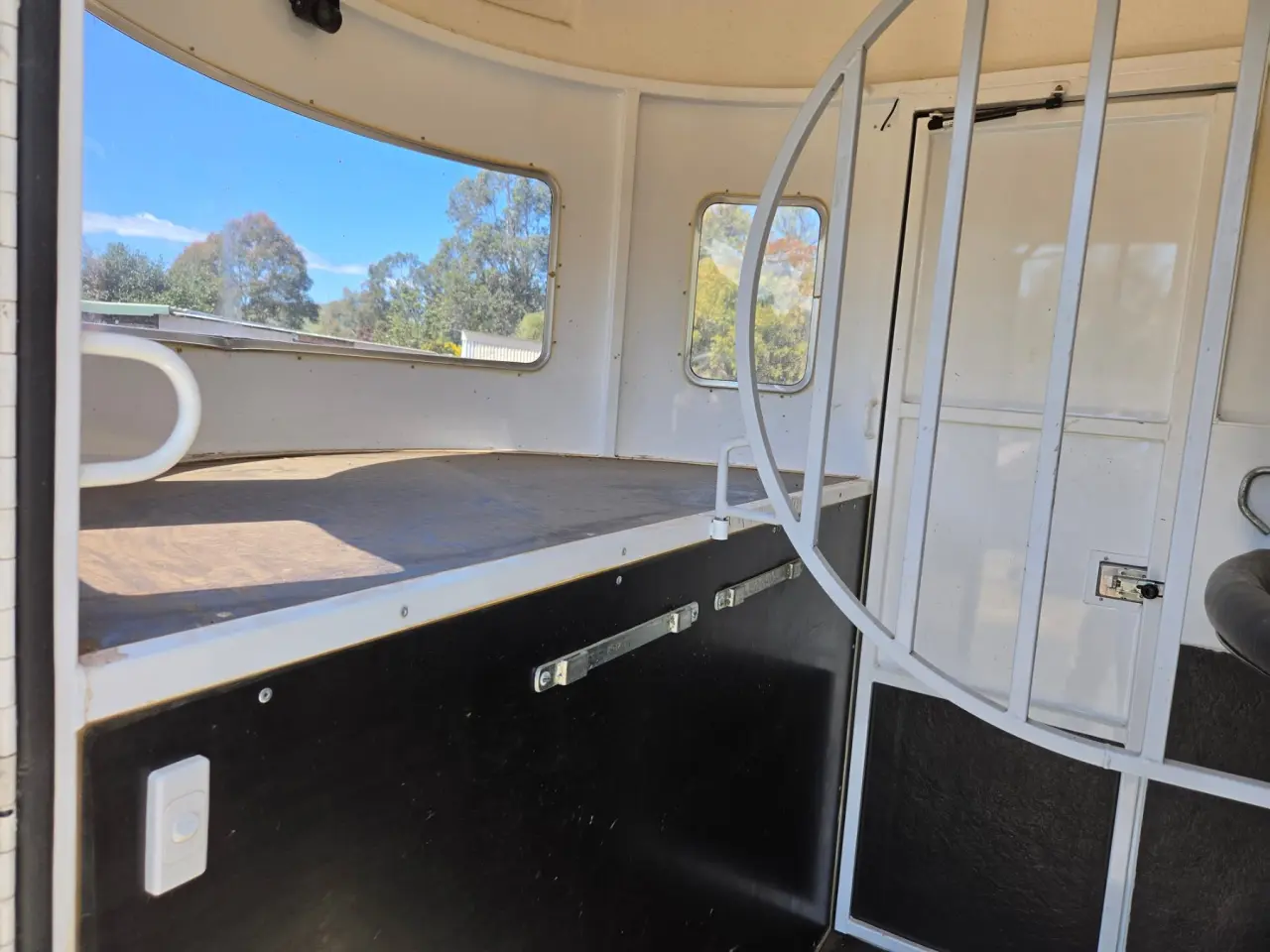 Used - 2012 Tender Deluxe Twin Horse Float (VIN:6T9T27V97CODAZ005) - photo 7