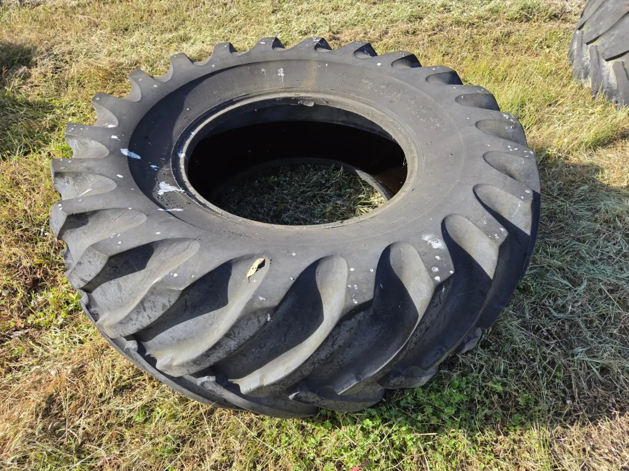 Used - Dunlop 23.1-30 Tractor Tyre - photo 1