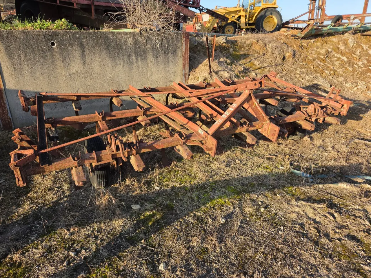 25 Tyne IH 3pl Cultivator - photo 3