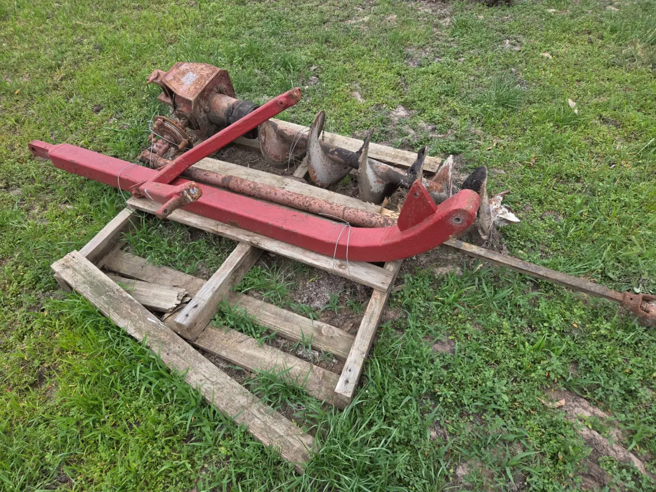 Used - 3pl IH Posthole Digger