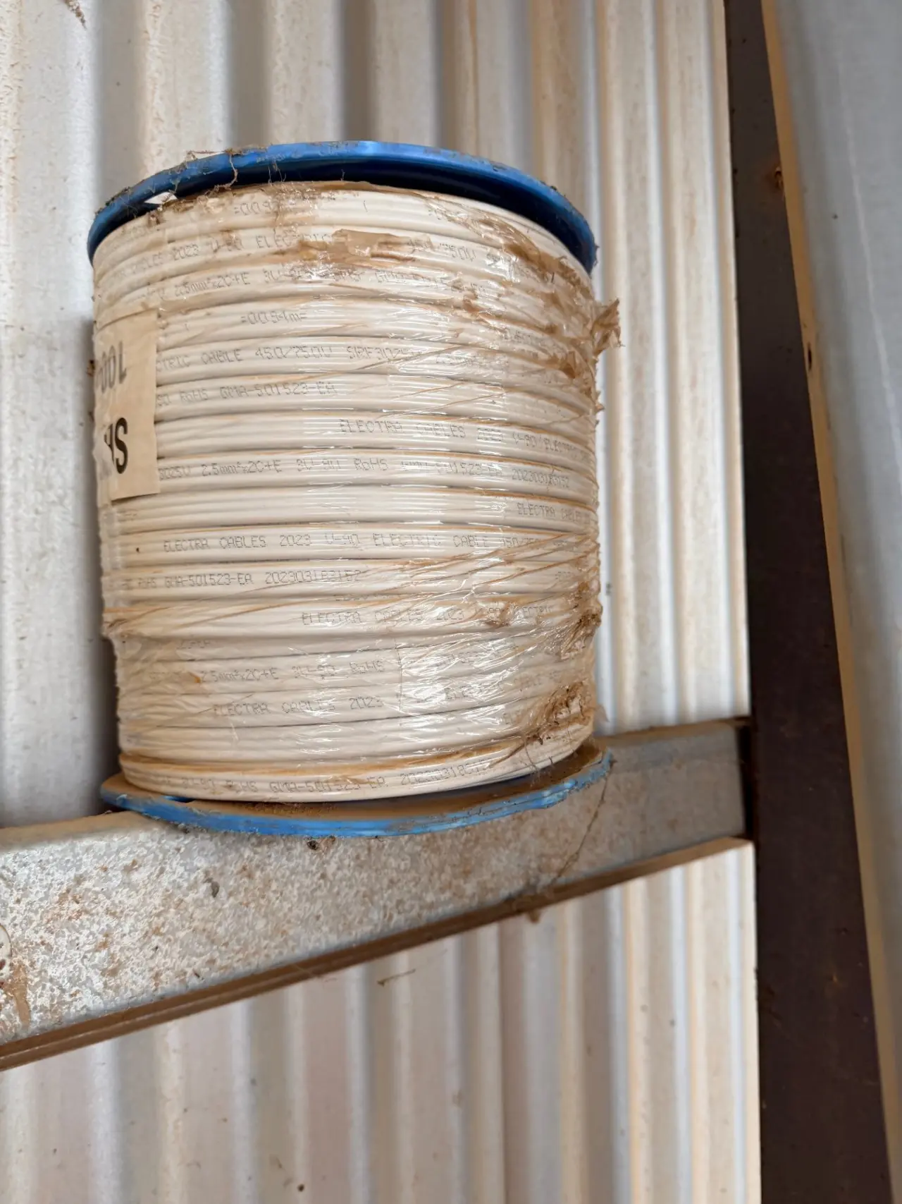 100m coil of electrical cable - photo 2