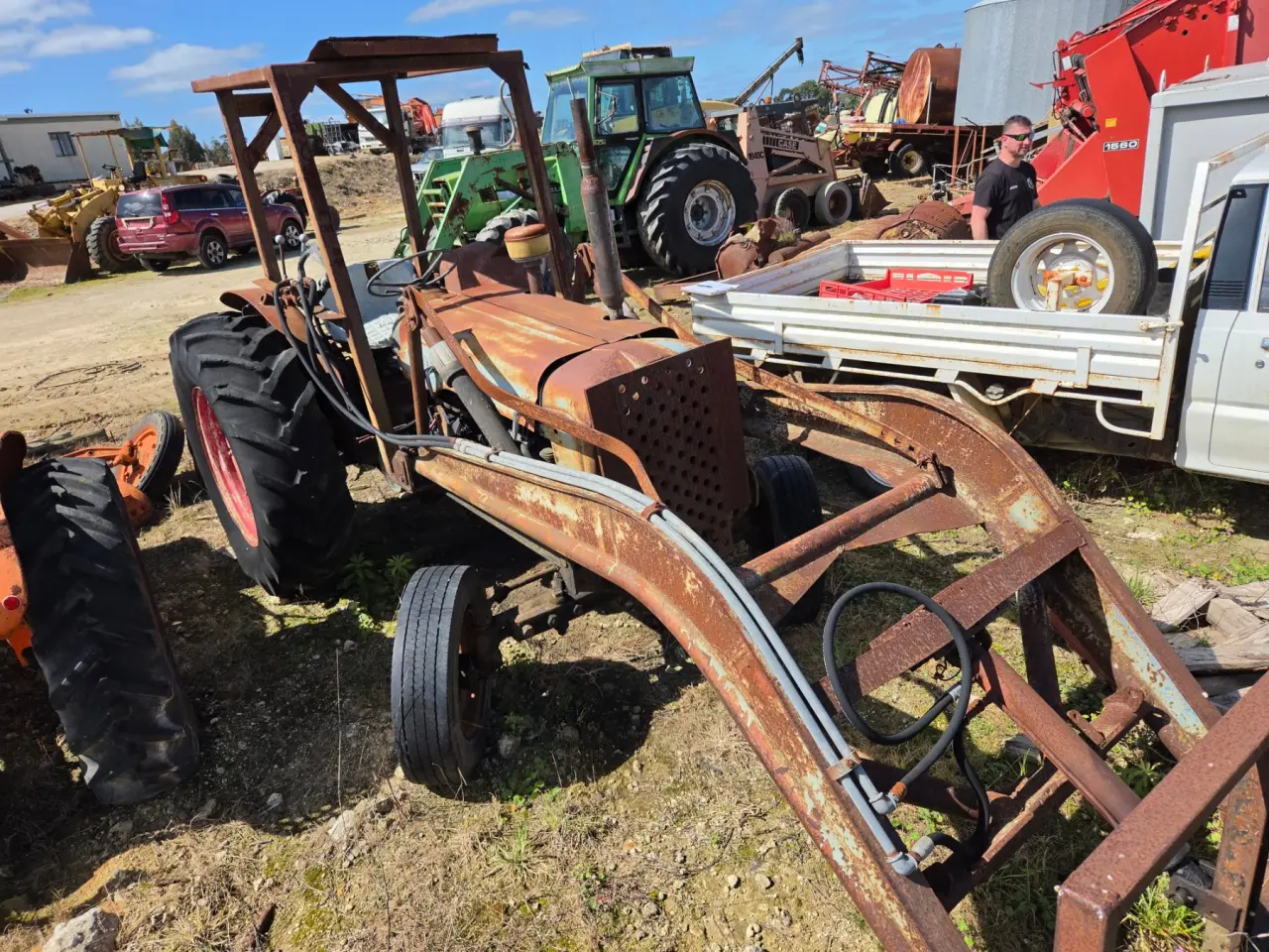 Fordson Major Tractor with FEL - photo 3