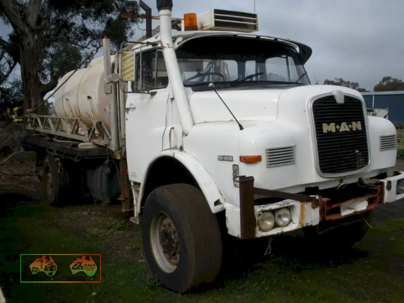 Man 4×4 Spray Truck - photo 3