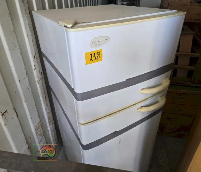 Kelvinator opal fridge/freezer - photo 3