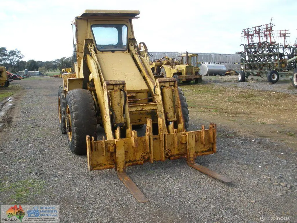 Clark 4×4 Loader with Forks - photo 3