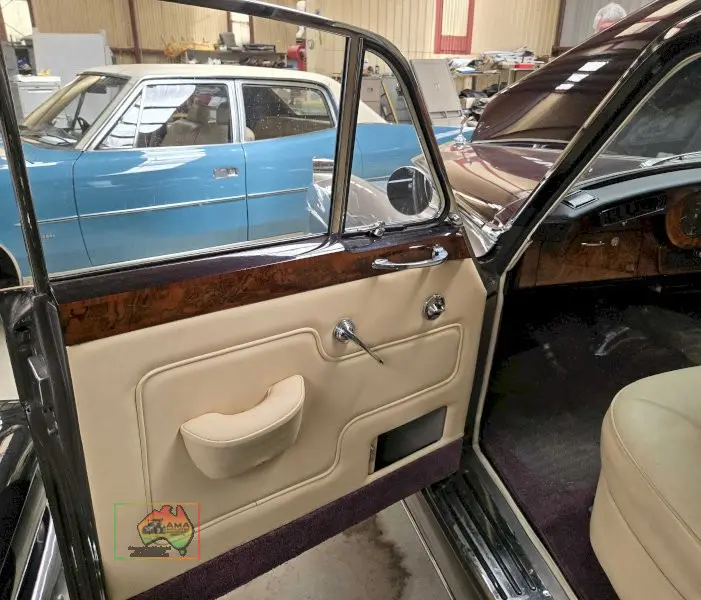 Fully Restored 1965 Silver Cloud III - photo 20