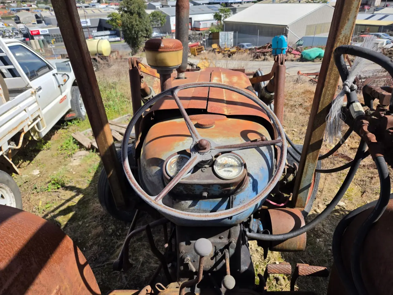 Fordson Major Tractor with FEL - photo 10