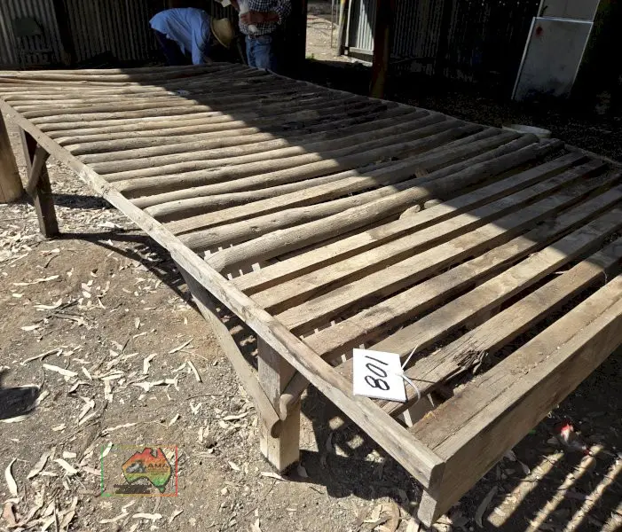 Rustic Timber Frame Wool Table - photo 2
