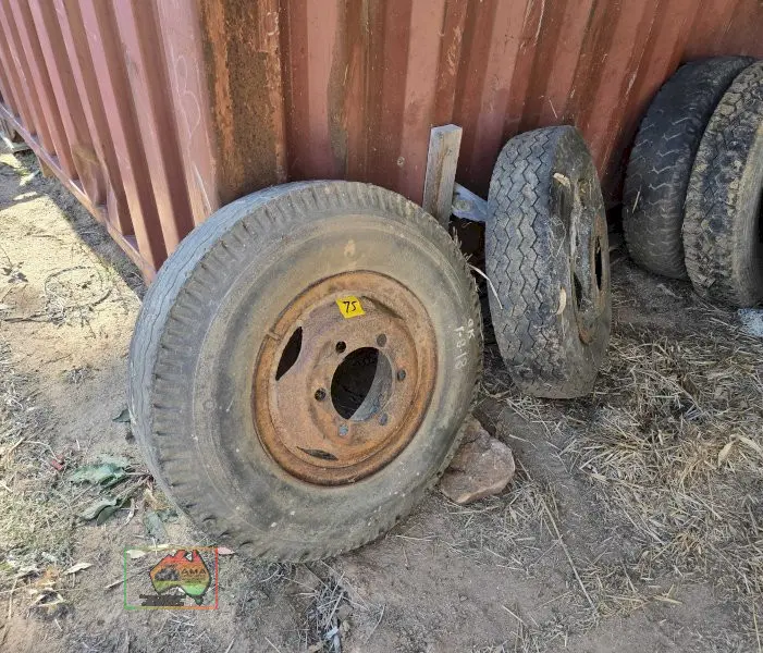 2x Bedford Rims & Tyres - photo 2