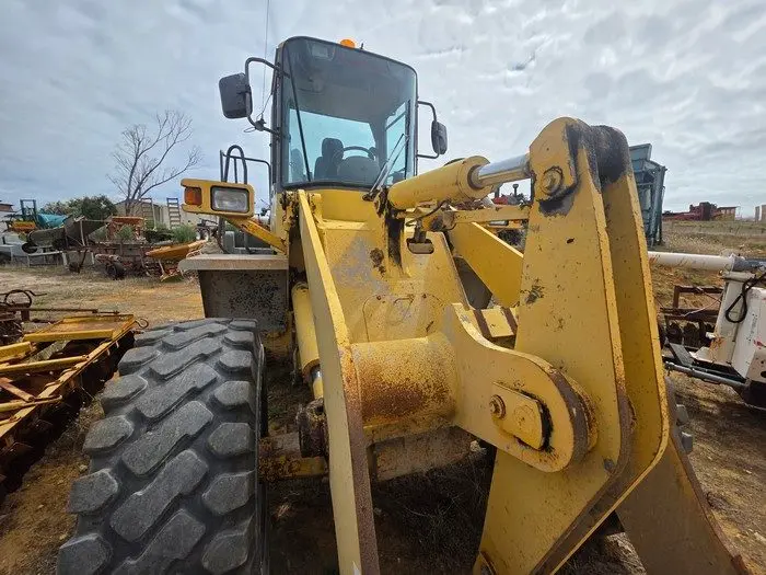 Komatsu WA200 Front End Loader - photo 4