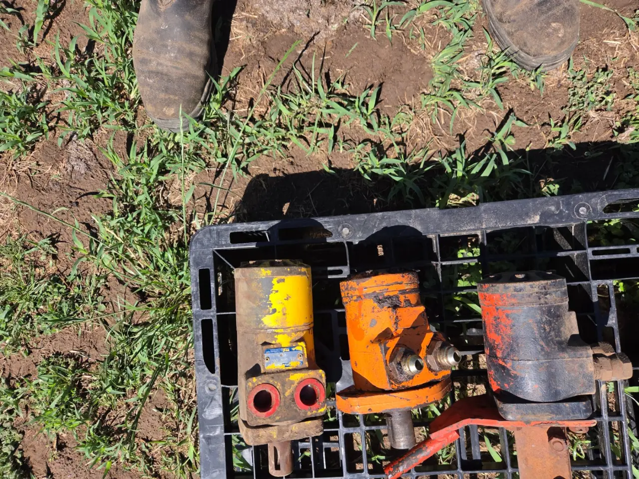 Used - 3x Hydraulic Drive Motors - photo 2