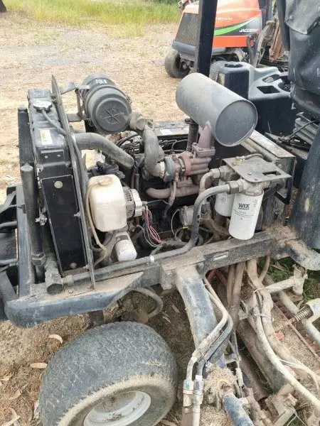 Used - Jacobsen LF4677 Fairway 4WD Mower - photo 4