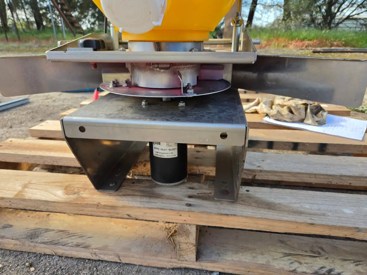 Used - Iris 12v Bait/Fert Spreader - photo 5