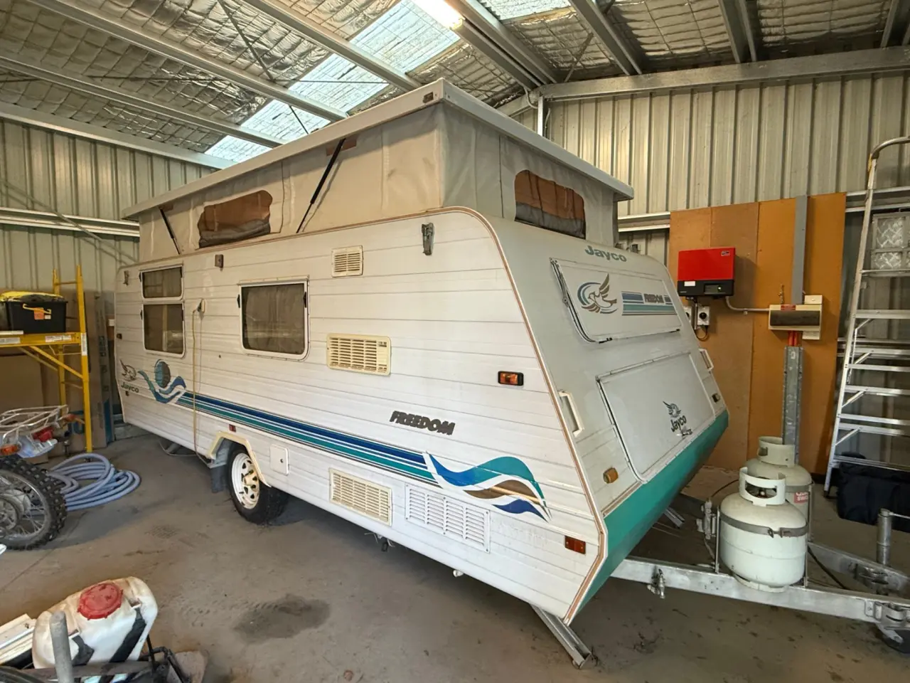 2000 18' Jayco Freedom pop top caravan with awning - photo 1