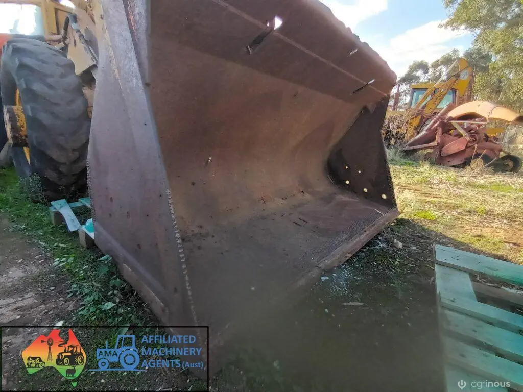 Case W10E Industrial Loader - photo 12