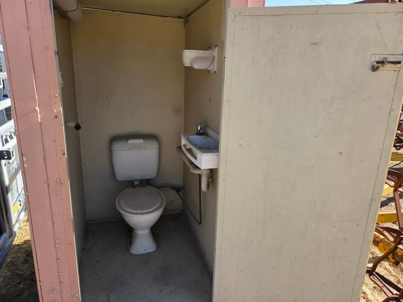 Portable toilet - photo 3