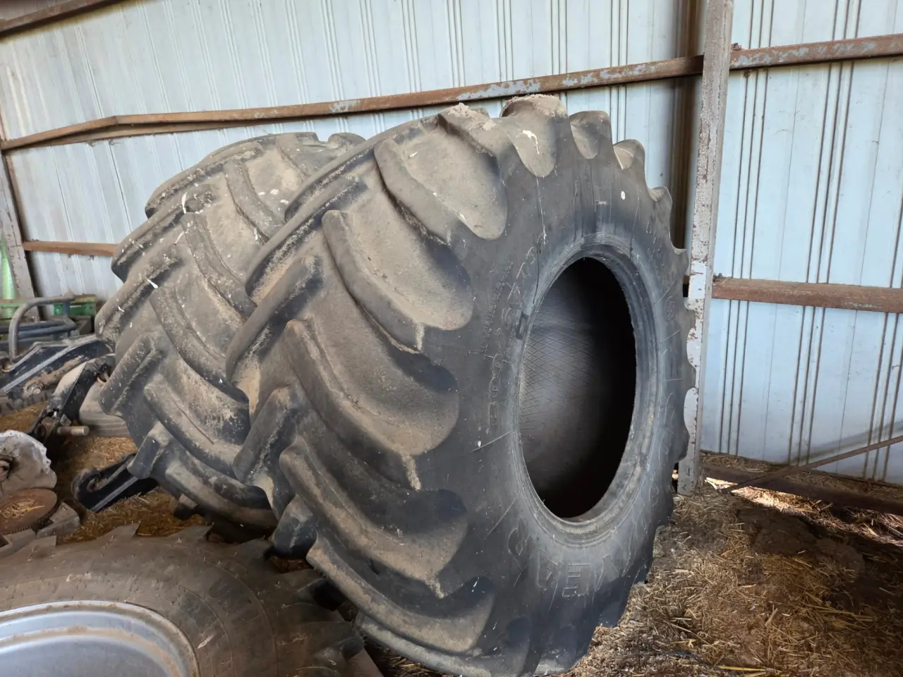 2x Tractor Tyres 800/65R32 - photo 2