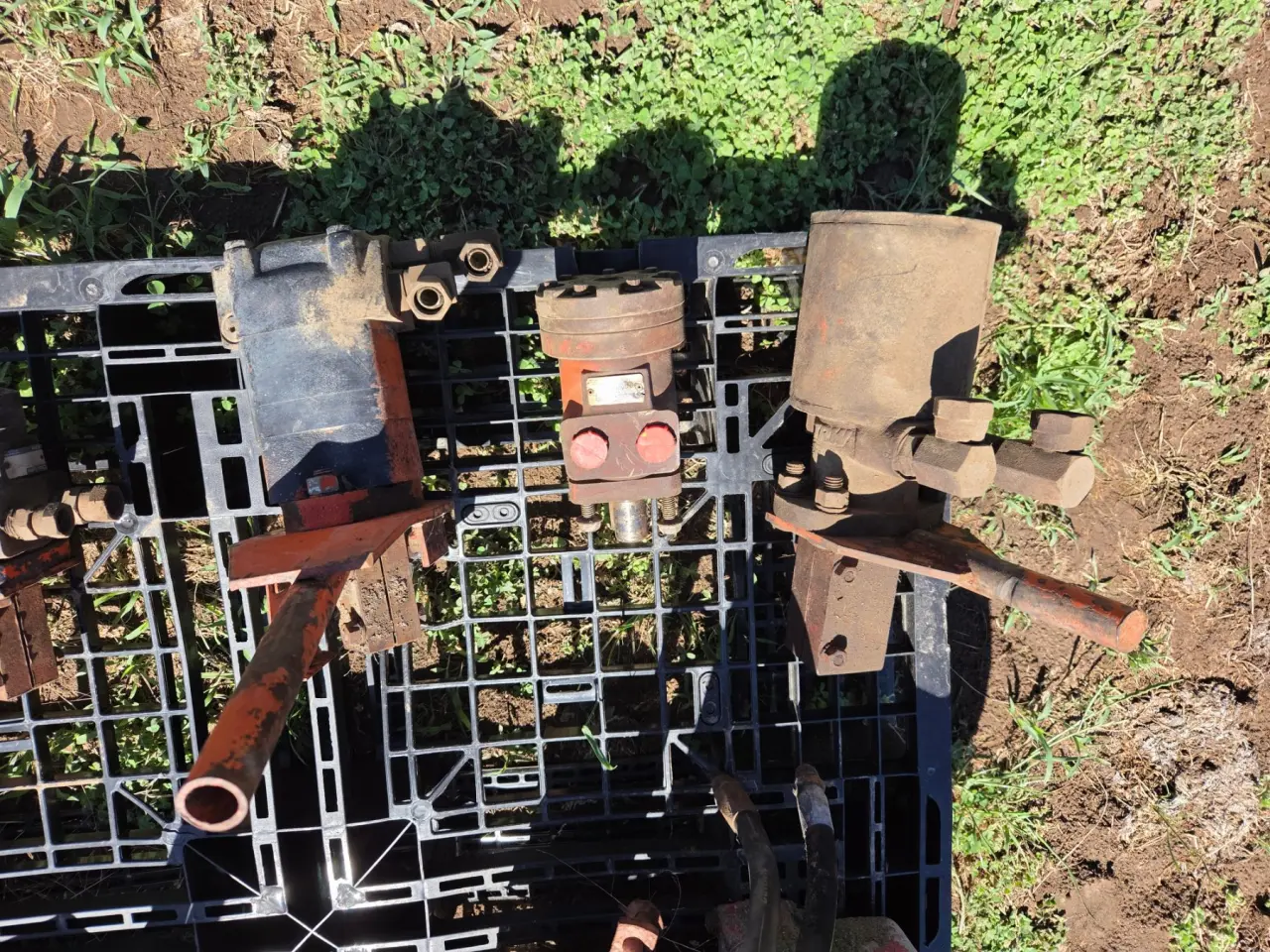 Used - 3x Hydraulic Drive Motors - photo 2