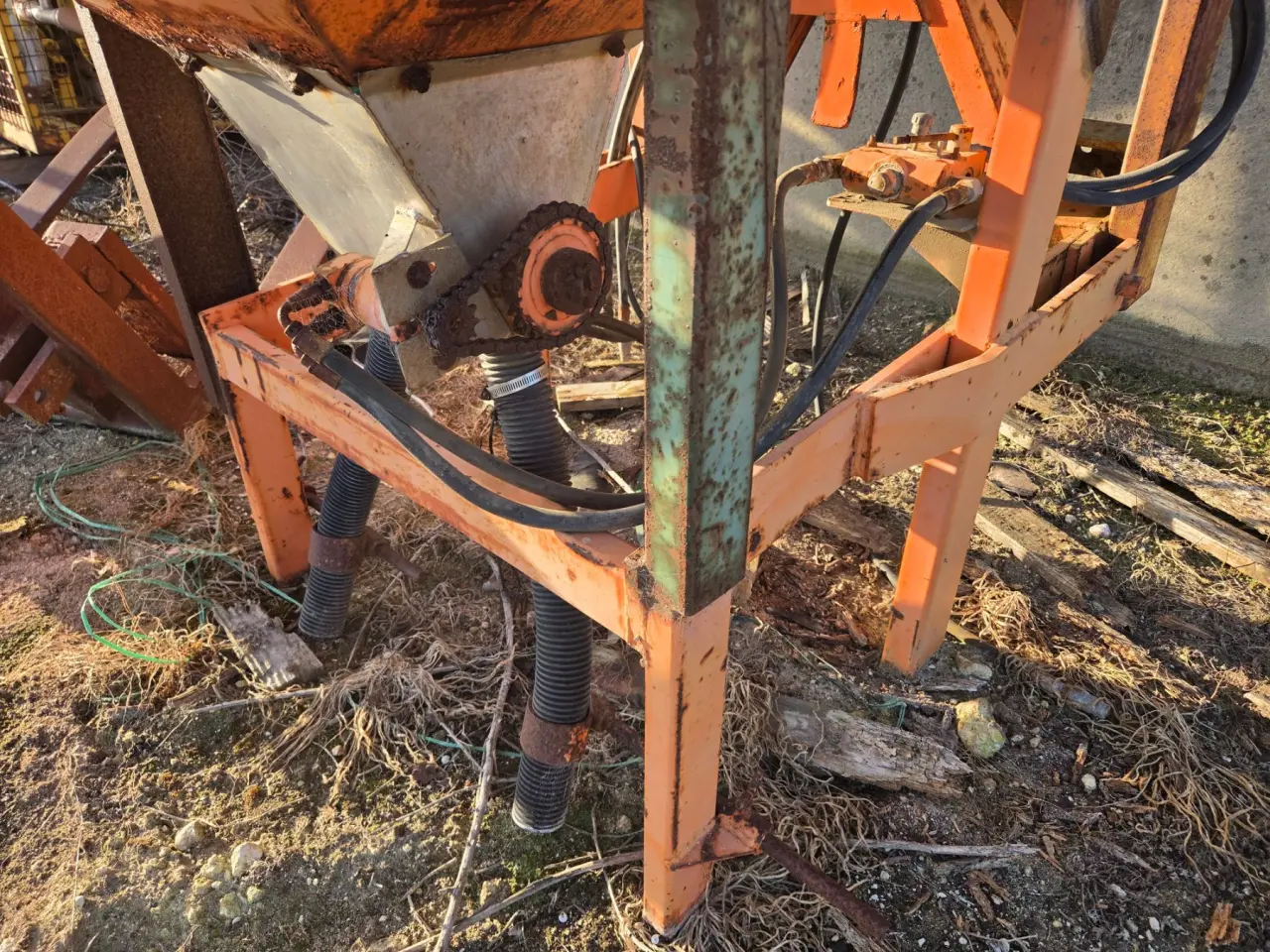 Hyd. drive Horticultural Fert. Applicator - photo 6