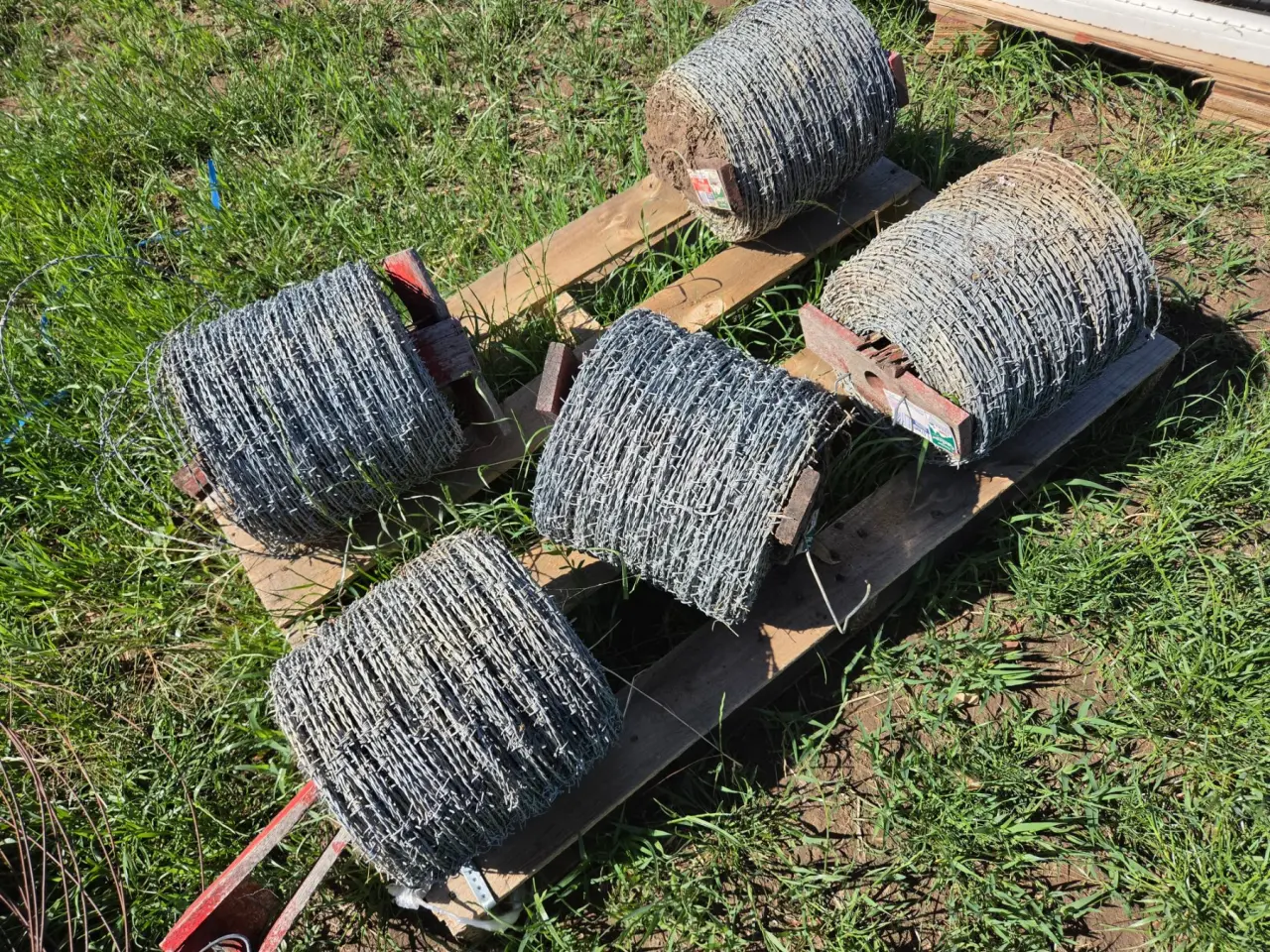 New - 5x Coils of Barb Wire (Un-used) - photo 1