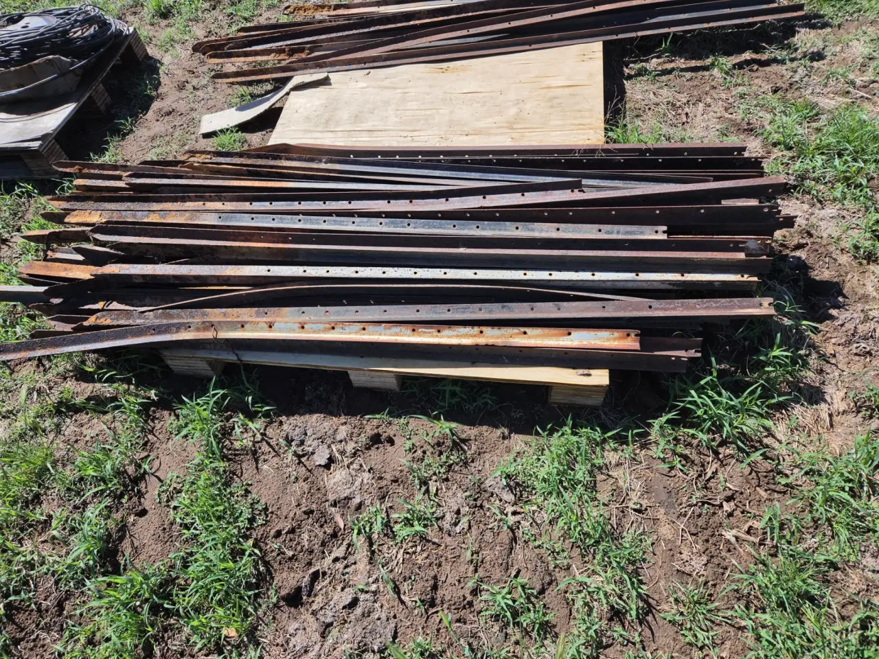 Used - Pallet (B) of 40 Used Star Posts - photo 2