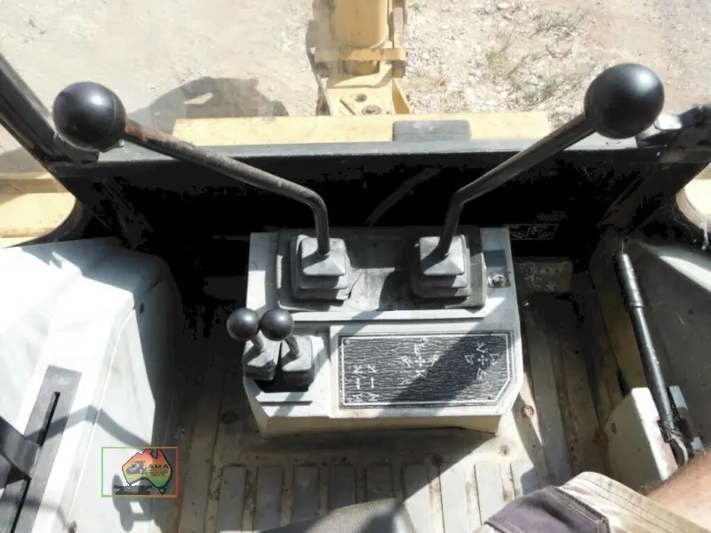 Cat 428B backhoe - photo 13