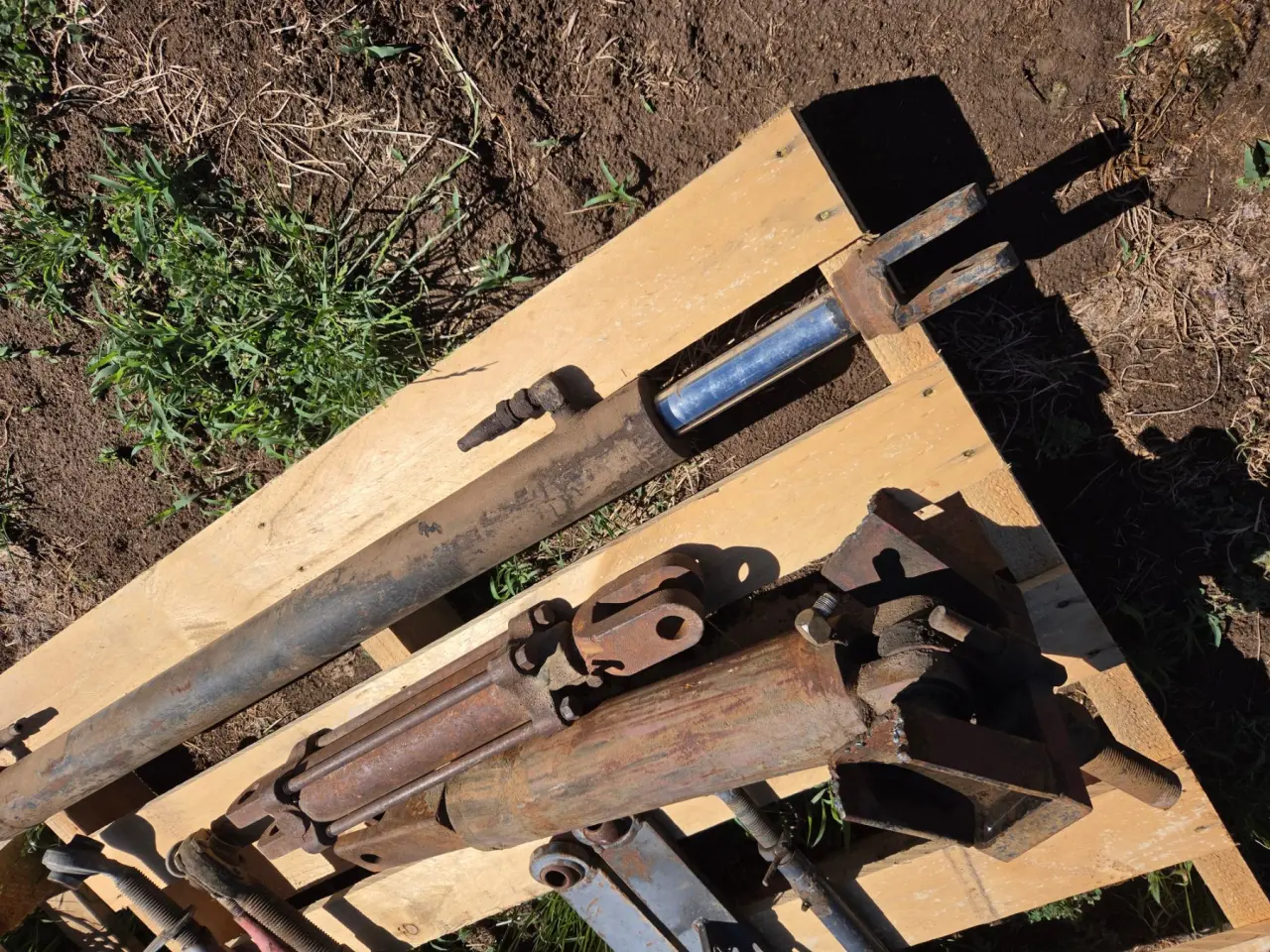 Used - 3x Hydraulic Rams - photo 2
