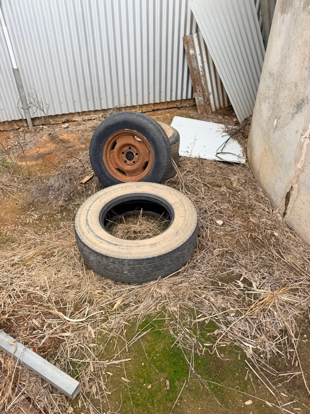 235/75R17.5 truck tyre - photo 1