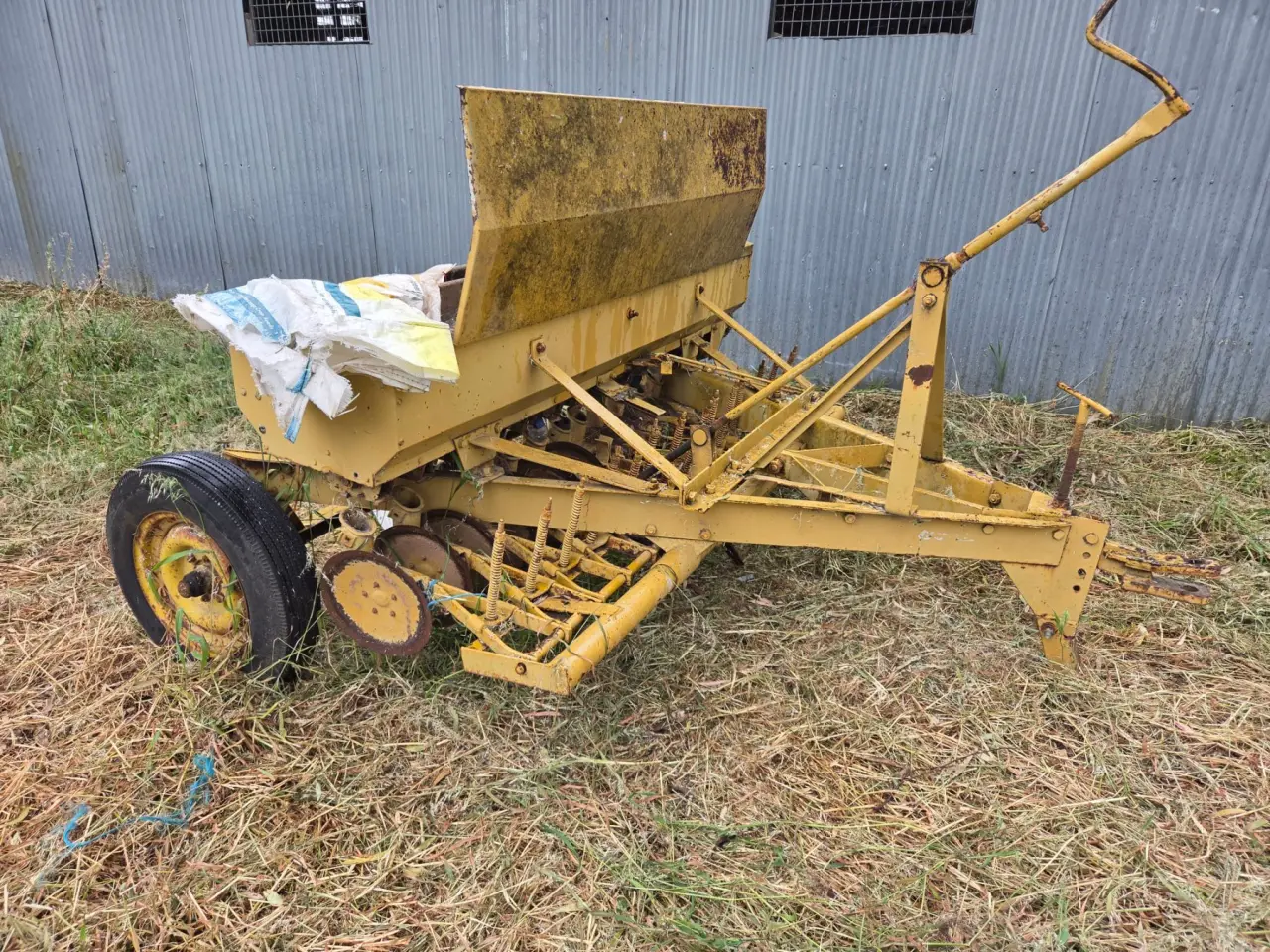 Used - Connor Shea 14 Run Trailing Disc Seeder - photo 2