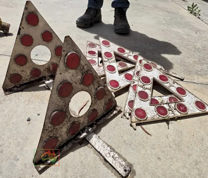 Assorted Truck Breakdown Triangles - photo 2
