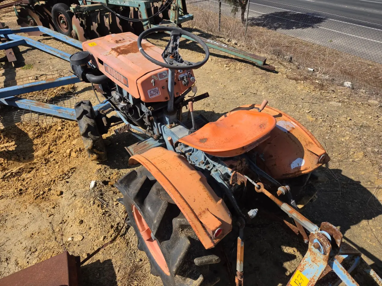 Kubota B6000 4WD Mini Tractor - photo 2