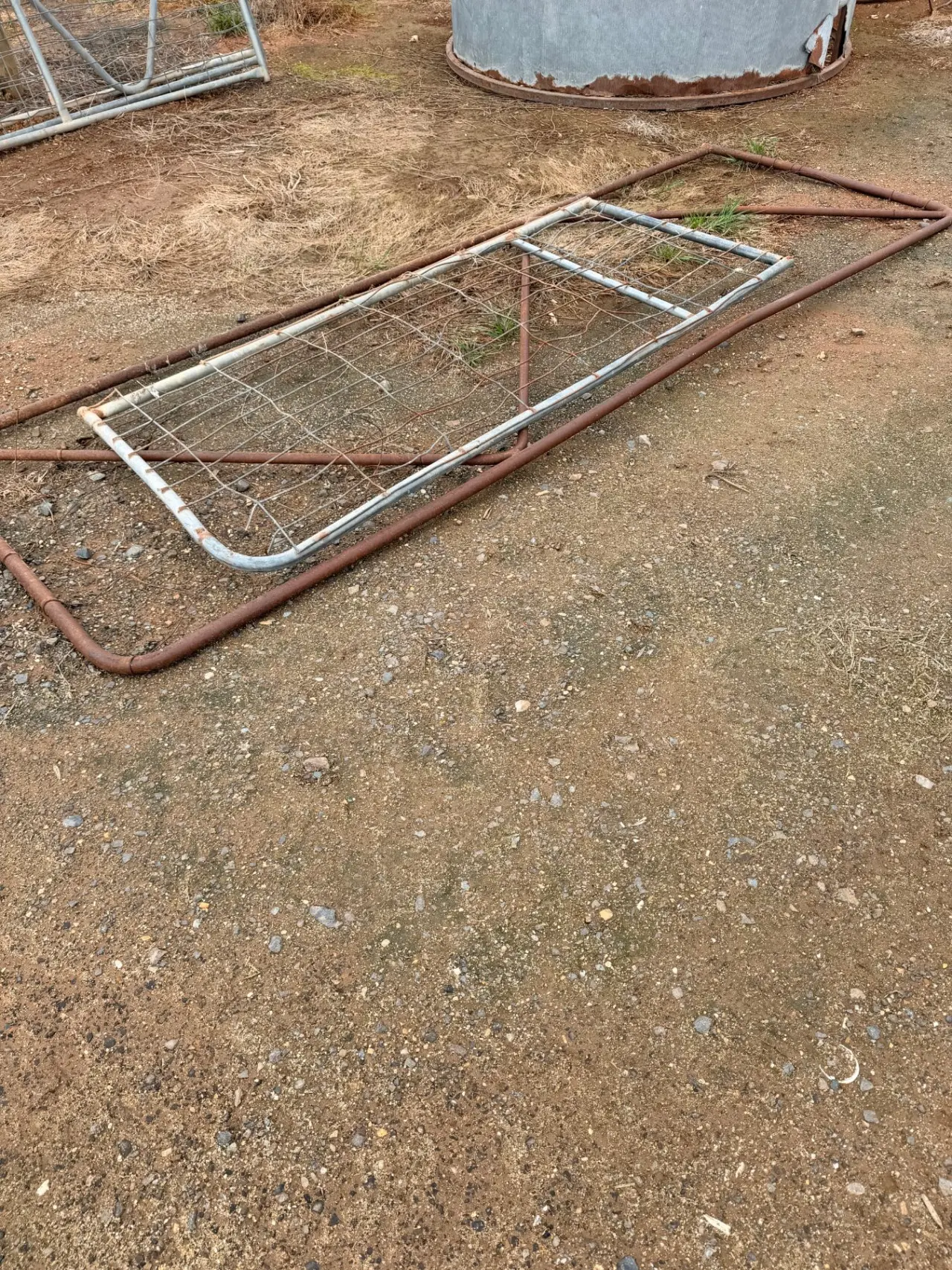 2 farm gates - photo 1