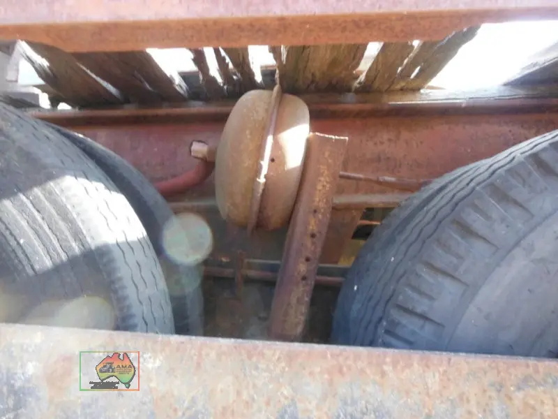 Old Low Loader - photo 10