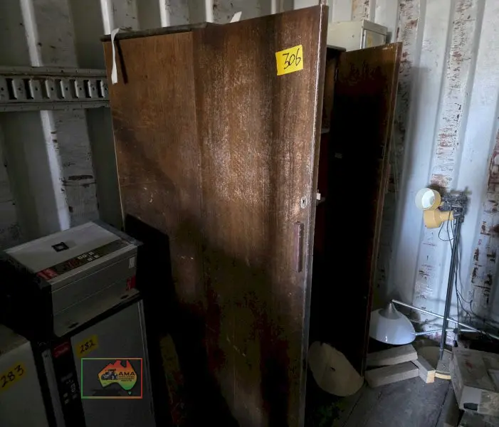 Antique wooden cupboard - photo 1