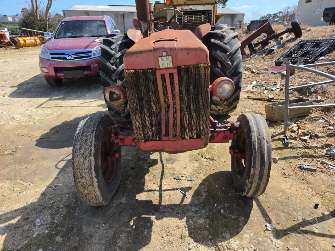 IH McCormack B414 Tractor - photo 3