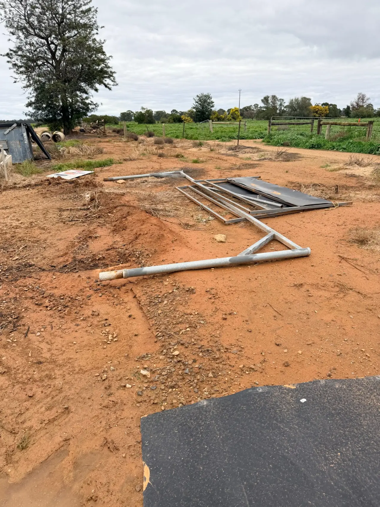 Livestock yard gate frame and 2 gates - photo 3
