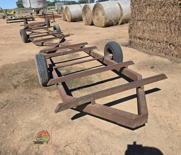 4x Hay trailers and 3PL fork set - photo 2