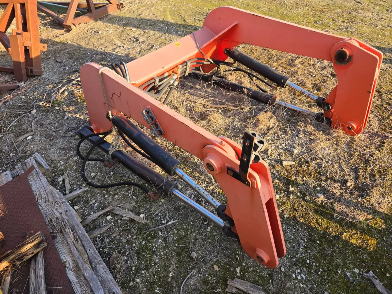 Hyd. FEL Frame with 4x Rams - photo 3