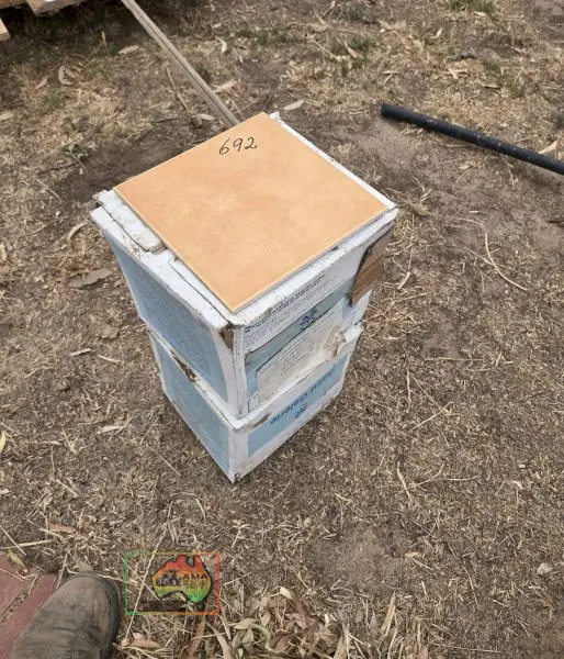 2x Boxes of 30ea New 200x200 Floor Tiles - photo 2