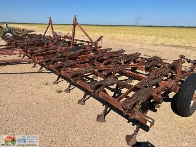 740 International - Folding Scarifier - 69 Tynes - photo 16