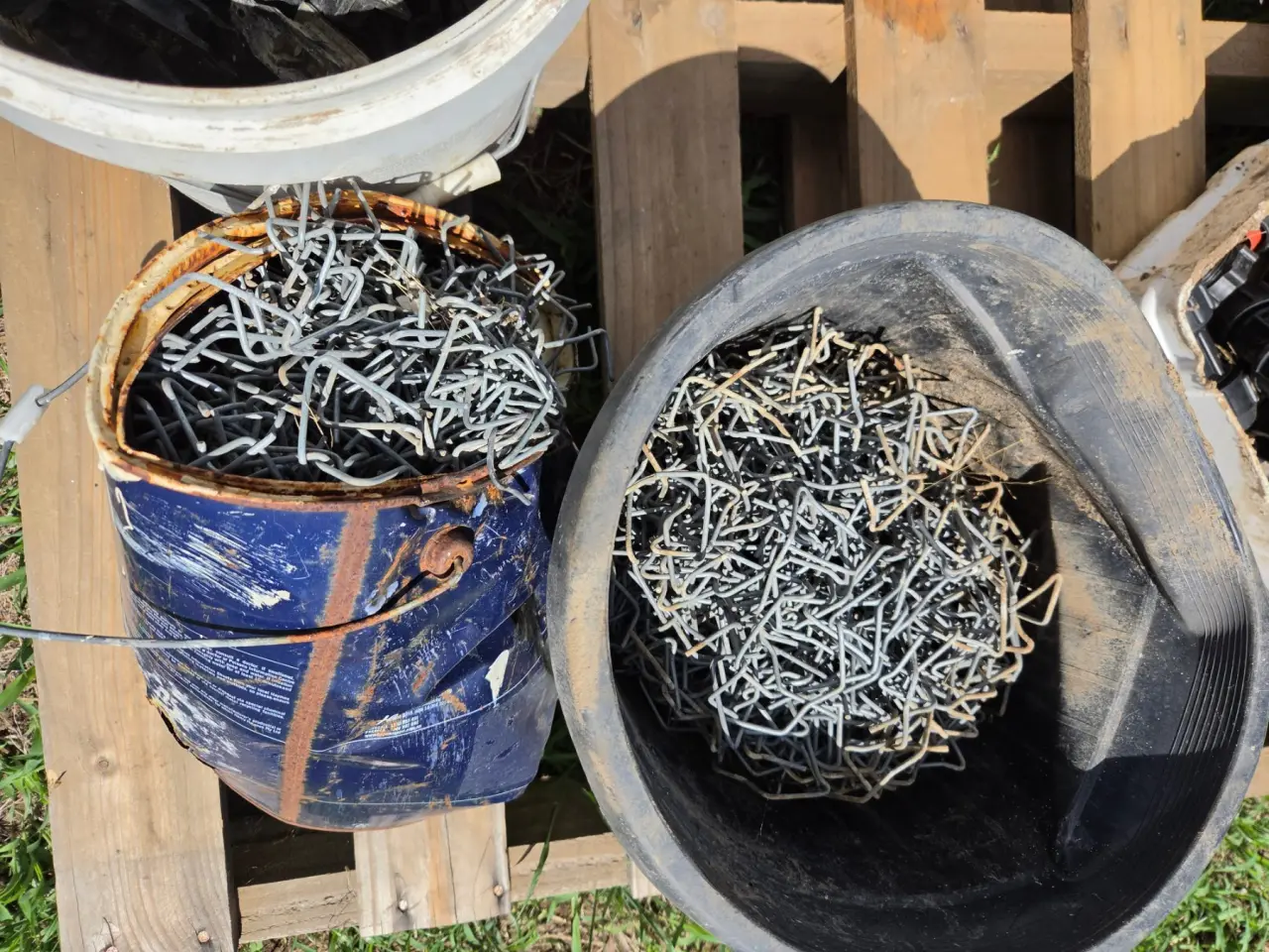 Used - Wire Clips for Fence Droppers - photo 1